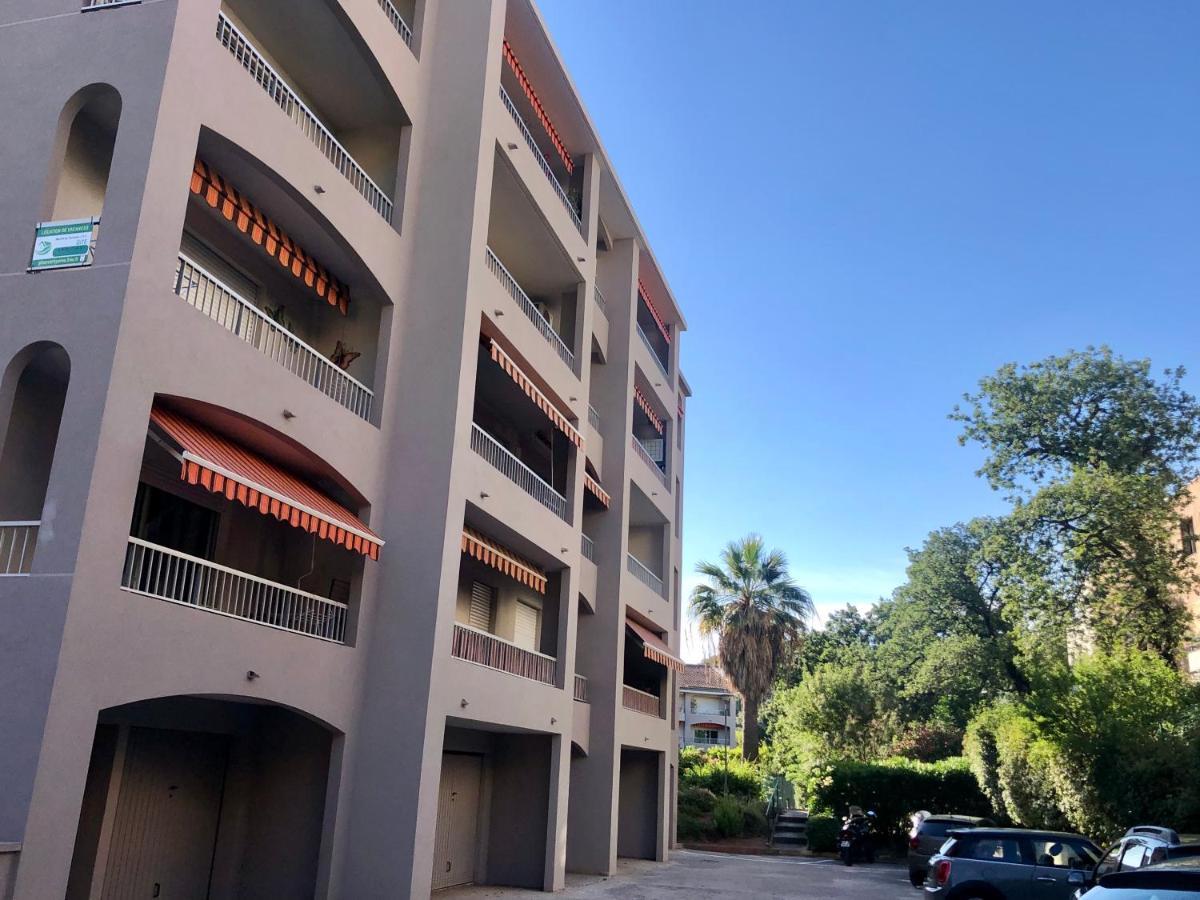 Grand Studio A Hyeres Entre Mer Et Ville Exterior photo